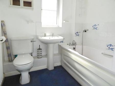 2 bedroom Terraced House to let in Beauchamp Drive, Amesbury, SP4