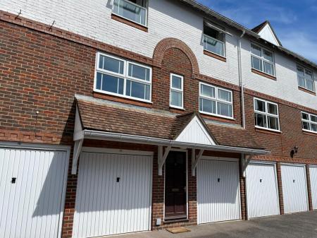 2 bedroom Flat to let in Three Cuppes Lane, Salisbury, SP1
