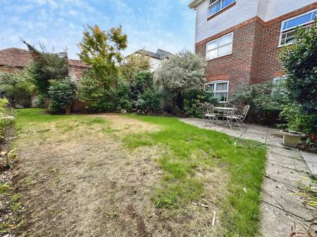 2 bedroom Flat to let in Three Cuppes Lane, Salisbury, SP1