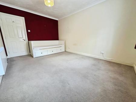 2 bedroom Flat to let in Three Cuppes Lane, Salisbury, SP1