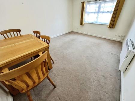 2 bedroom Flat to let in Three Cuppes Lane, Salisbury, SP1
