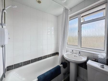 3 bedroom Terraced House for sale in Hollows Close, Salisbury, SP2