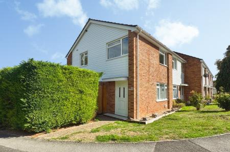 3 bedroom Terraced House for sale in Hollows Close, Salisbury, SP2