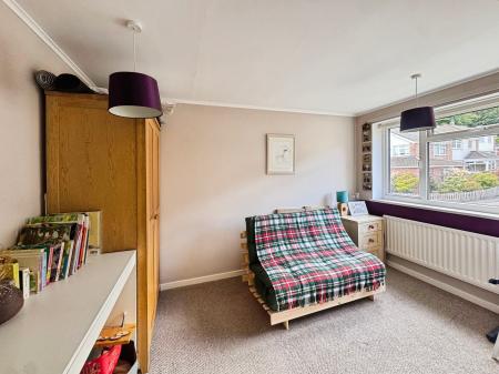 3 bedroom Terraced House for sale in Hollows Close, Salisbury, SP2