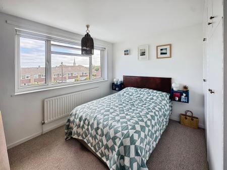 3 bedroom Terraced House for sale in Hollows Close, Salisbury, SP2