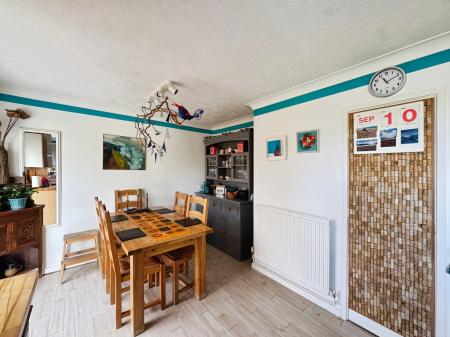 3 bedroom Terraced House for sale in Hollows Close, Salisbury, SP2