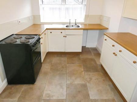 1 bedroom Flat to let in Salisbury Road, Shrewton, SP3