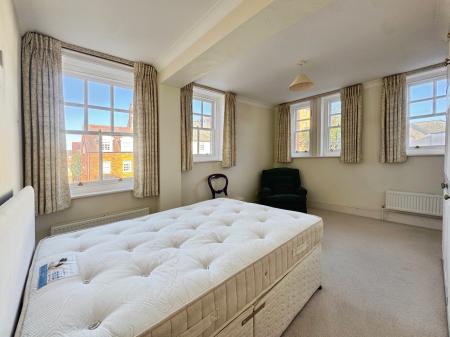 2 bedroom Flat for sale in Crane Bridge Road, Salisbury, SP2