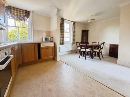 2 bedroom Flat for sale in Crane Bridge Road, Salisbury, SP2