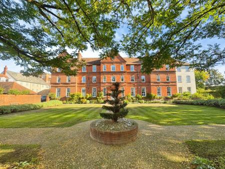 2 bedroom Flat for sale in Crane Bridge Road, Salisbury, SP2