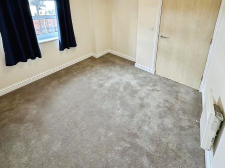 2 bedroom Flat to let in Dews Road, Salisbury, SP2