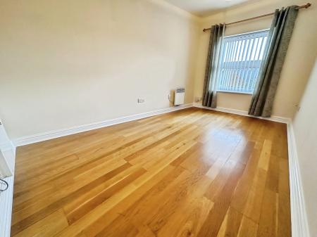 2 bedroom Flat to let in Dews Road, Salisbury, SP2