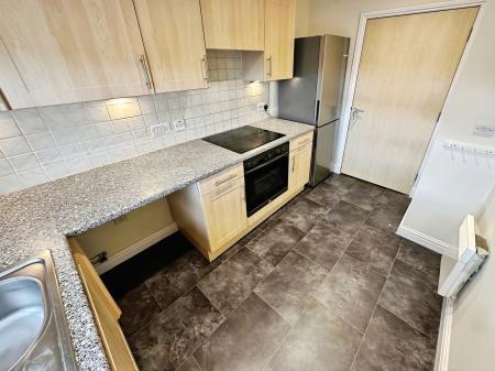2 bedroom Flat to let in Dews Road, Salisbury, SP2
