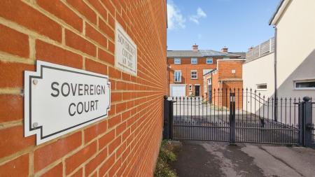 2 bedroom Flat to let in Dews Road, Salisbury, SP2