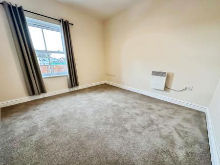 2 bedroom Flat to let in Dews Road, Salisbury, SP2