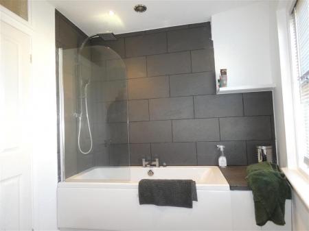 3 bedroom End of terrace house to let in Ashley Road, Salisbury, SP2