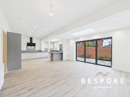 3 bedroom Bungalow for sale in Bradwall Street, Sandbach, CW11