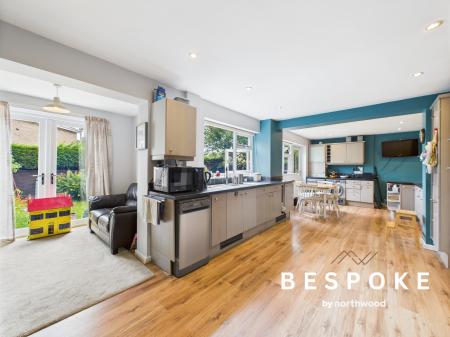 5 bedroom Detached house for sale in Cranfield Drive, Alsager, ST7