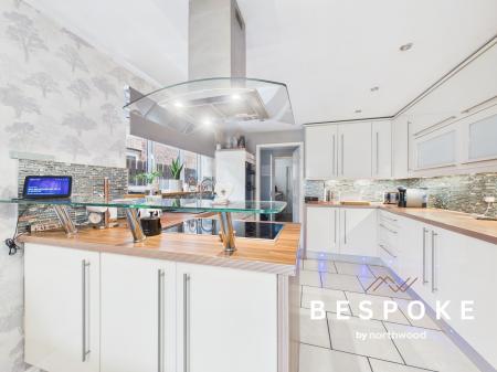 5 bedroom Detached house for sale in Thrush Way, Winsford, CW7