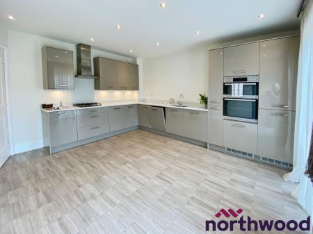 4 bedroom Detached house to let in Paddock Road, Sandbach, CW11