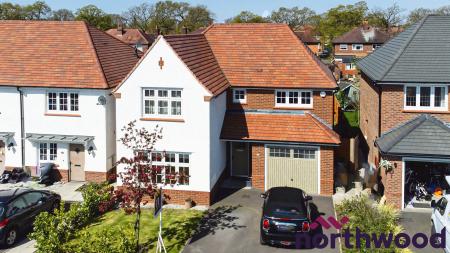 4 bedroom Detached house to let in Paddock Road, Sandbach, CW11