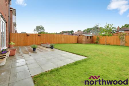 4 bedroom Detached house to let in Paddock Road, Sandbach, CW11
