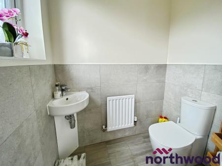 4 bedroom Detached house to let in Paddock Road, Sandbach, CW11