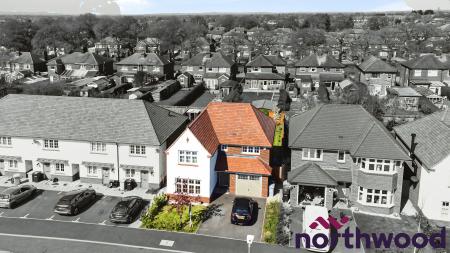 4 bedroom Detached house to let in Paddock Road, Sandbach, CW11