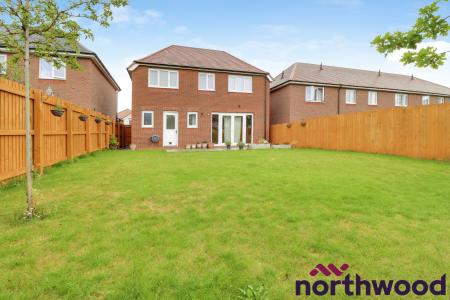 4 bedroom Detached house to let in Paddock Road, Sandbach, CW11