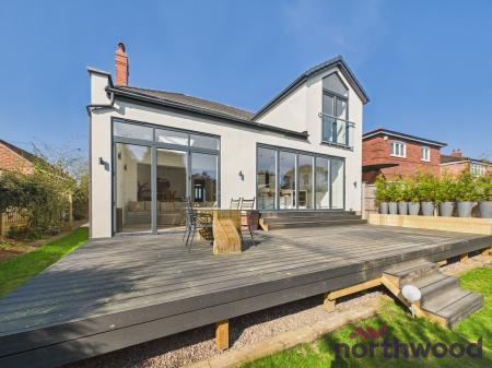 5 bedroom Detached house to let in Crewe Road, Sandbach, CW11