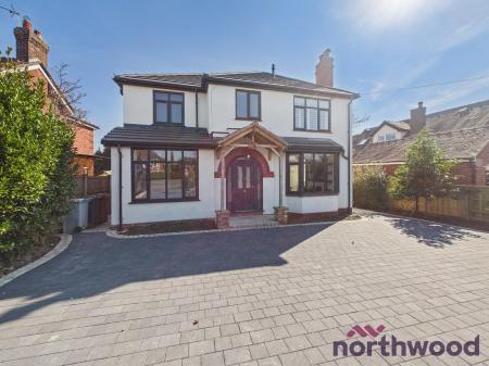 5 bedroom Detached house to let in Crewe Road, Sandbach, CW11