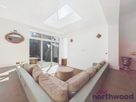 5 bedroom Detached house to let in Crewe Road, Sandbach, CW11