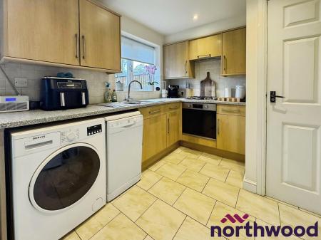 2 bedroom Semi-detached house to let in Skeath Close, Sandbach, CW11
