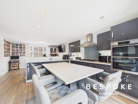 6 bedroom Detached house for sale in Teddy Gray Avenue, Sandbach, CW11