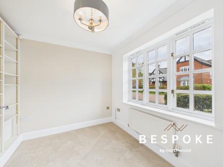 4 bedroom Detached house for sale in Chiltern Close, Weston, CW2