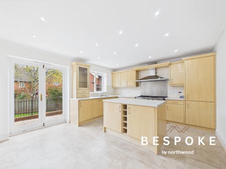 4 bedroom Detached house for sale in Chiltern Close, Weston, CW2