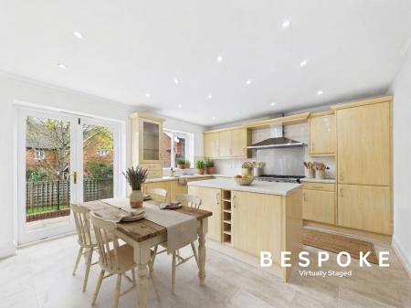 4 bedroom Detached house for sale in Chiltern Close, Weston, CW2