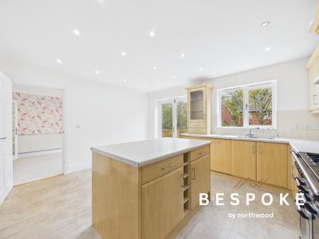 4 bedroom Detached house for sale in Chiltern Close, Weston, CW2