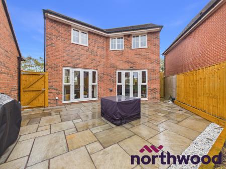 3 bedroom Detached house to let in Ringlet Place, Sandbach, CW11