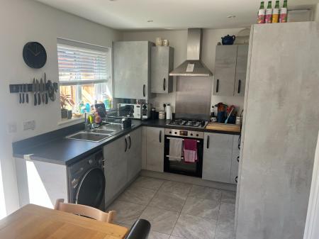 3 bedroom Town house to let in Wren Drive, Crewe, CW1