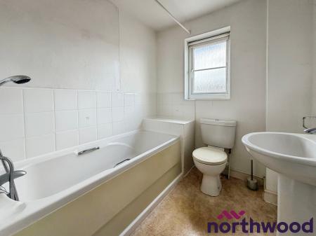 4 bedroom Town house to let in Bateman Close, Crewe, CW1