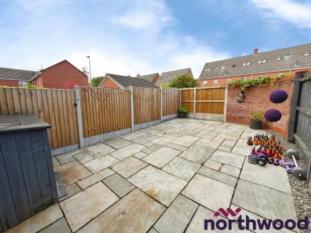 4 bedroom Town house to let in Bateman Close, Crewe, CW1