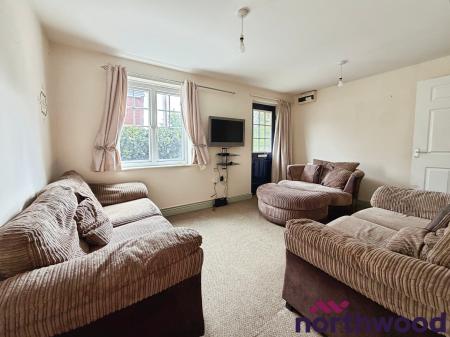 4 bedroom Town house to let in Bateman Close, Crewe, CW1