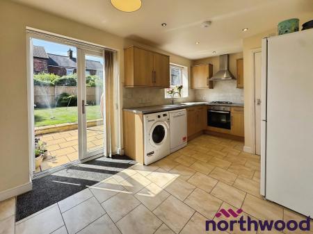 2 bedroom Semi-detached house to let in Skeath Close, Sandbach, CW11