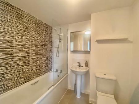 3 bedroom Mews house to let in Hardings Wood Avenue, Sandbach, CW11