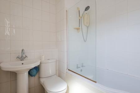 1 bedroom Flat to let in Ravenscroft, Holmes Chapel, CW4