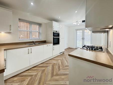 4 bedroom Detached house to let in Ramblers Way, Sandbach, CW11