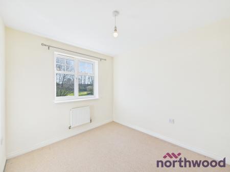 4 bedroom Town house to let in Redwood Drive, Crewe, CW1
