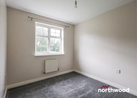 4 bedroom Town house to let in Redwood Drive, Crewe, CW1