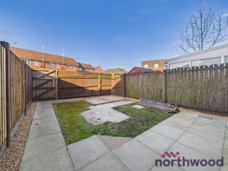4 bedroom Town house to let in Redwood Drive, Crewe, CW1